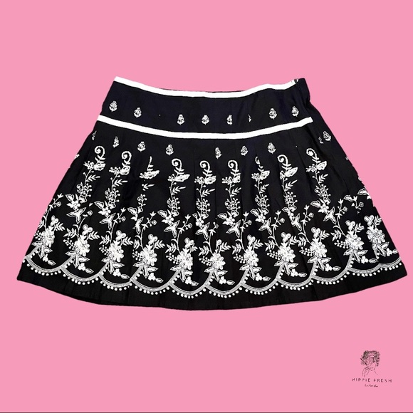 Torrid A Line Embellished Black & White Skirt Size 18ππ - Picture 2 of 7